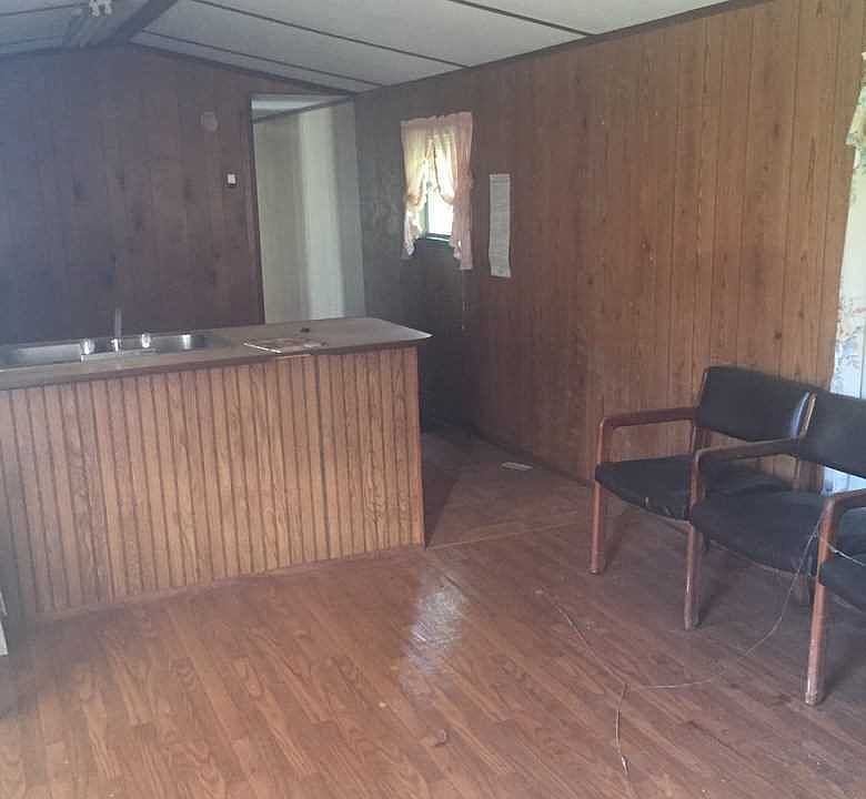 2nd image of 2226 Vincent St