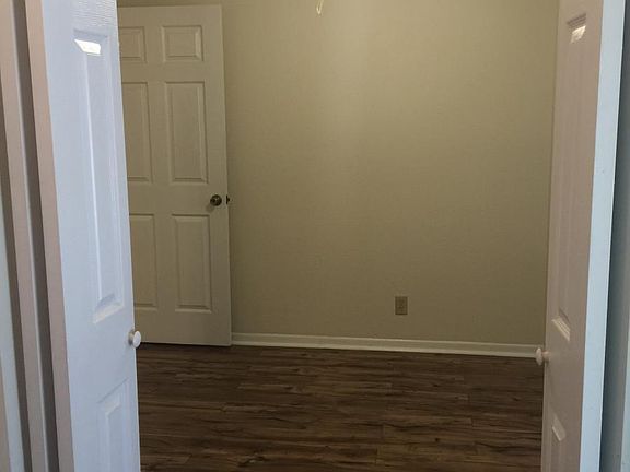 3rd image of 1027 Southcliff Dr