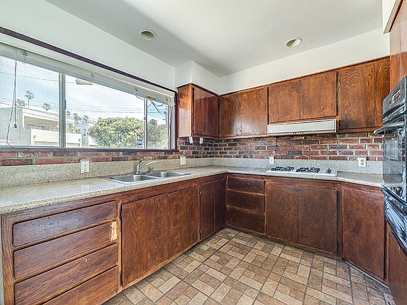5th image of 625 Oxford Ave