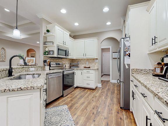 4th image of 1045 Corey Dr