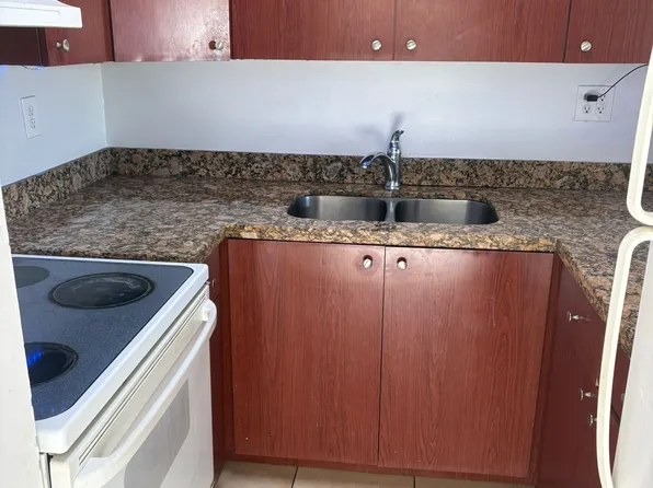 1461 W 42nd St, Hialeah, FL