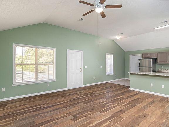 3rd image of 611 Shiloh Dr