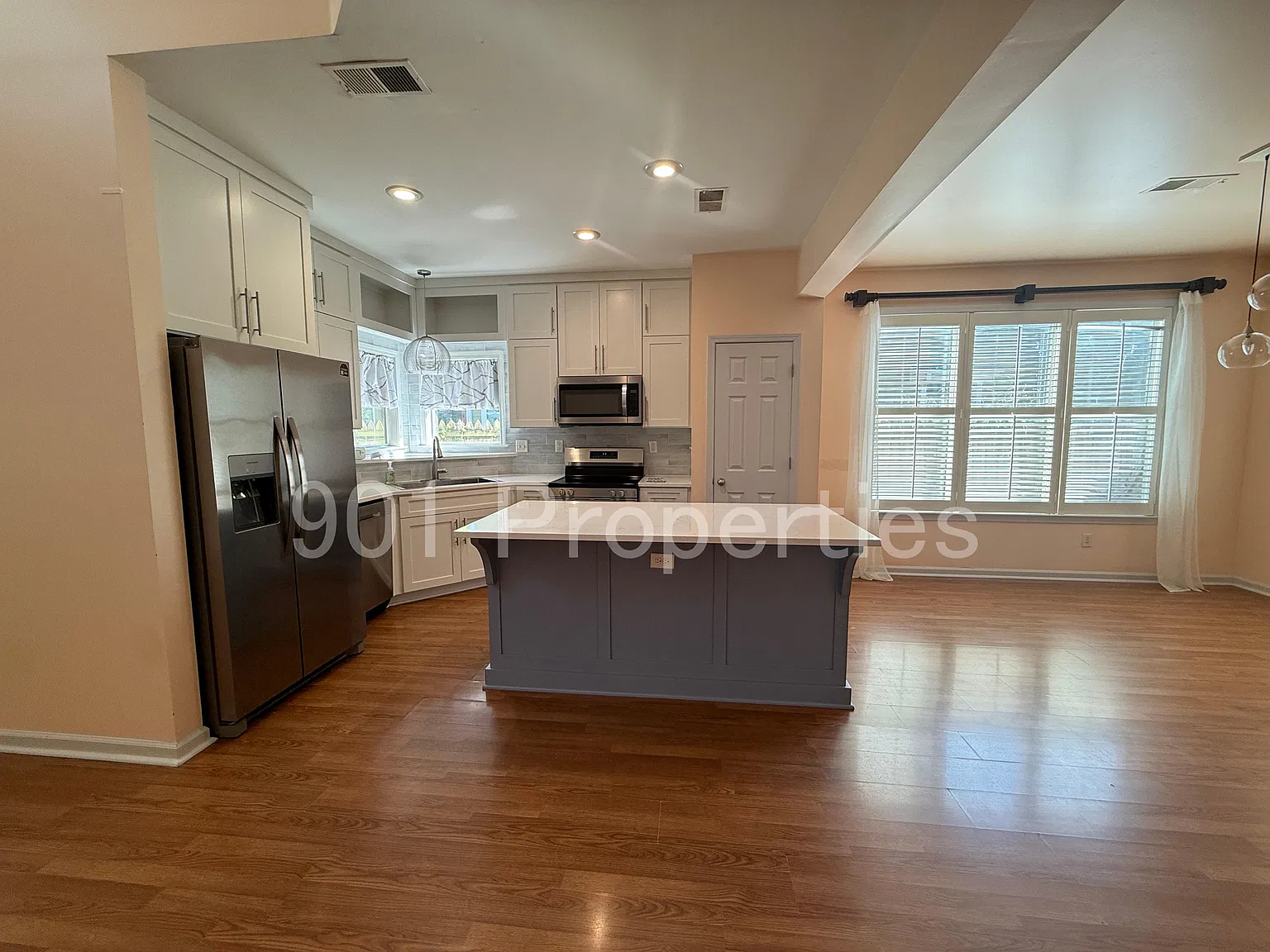3 bed, 2.5 bath, 2480 sqft, $2,800 — Photo 2