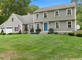 2 Fawn Trl, Old Lyme, CT 06371