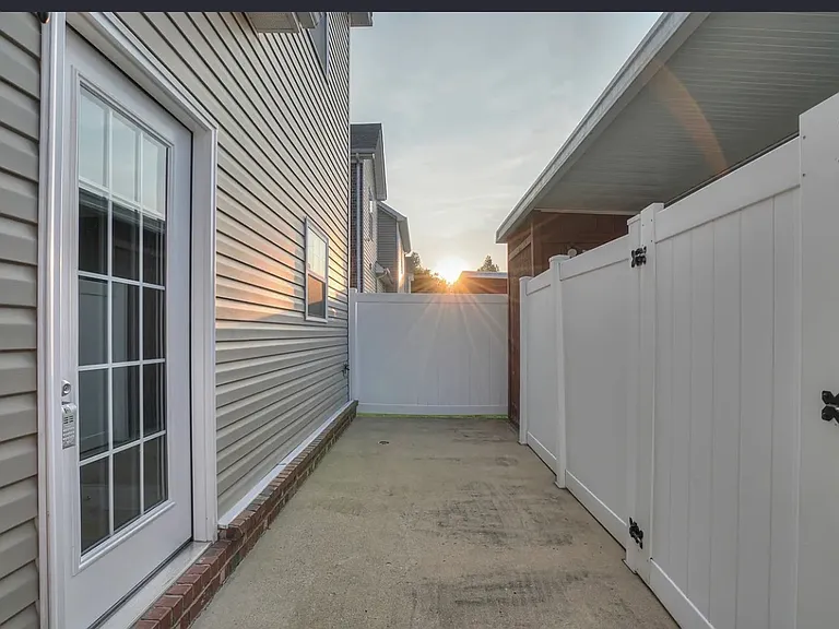214 Rowlette Cir #214 — Photo 7