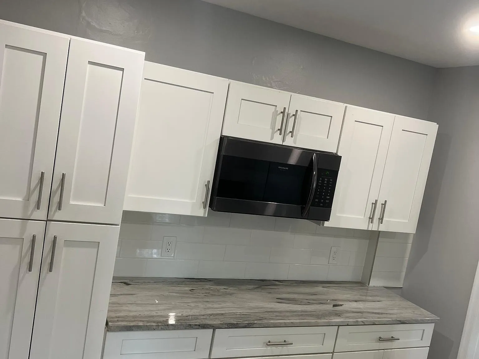 16 E Stewart Ave — Photo 3