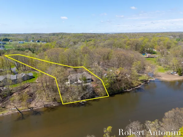 7205 60th St SE, Grand Rapids, MI 49512