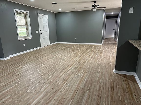 5th image of 904 Meadow Ln