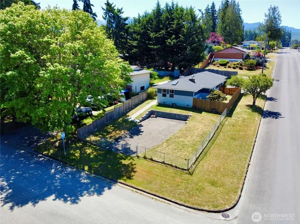 1105 S I  st., Port Angeles, WA 98363