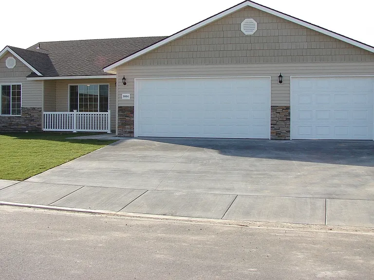 8004 Chehalis Dr — Photo 1