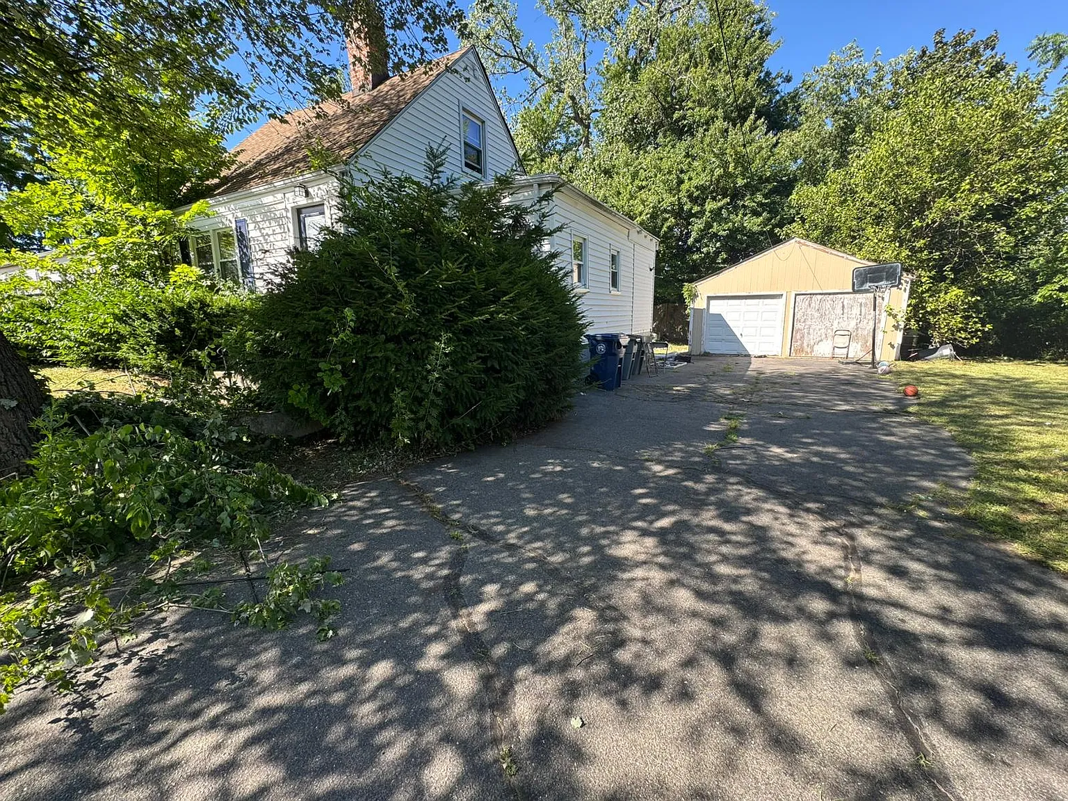 3 bed, $2,400 — Photo 2