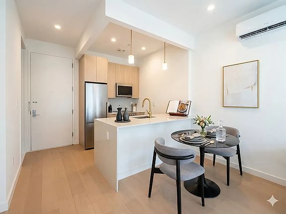3rd image of 285 Kingsland Ave #3A