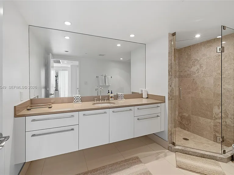 6801 Collins Ave #LPH06-DOORLPH14 — Photo 32
