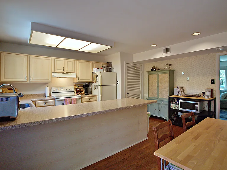 1450 Greenmont Ct — Photo 10