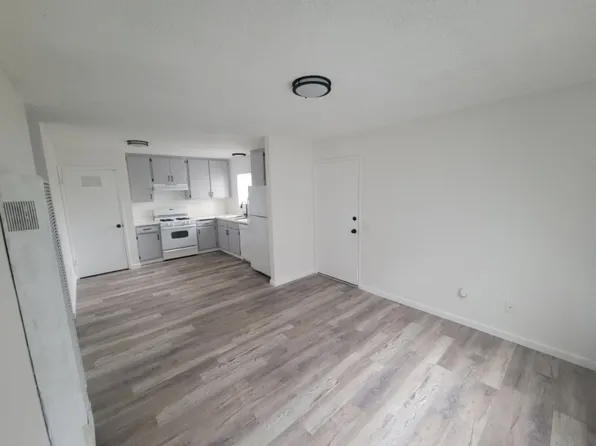 5th St, 38431 5th St E APT 4, Palmdale, CA 93550