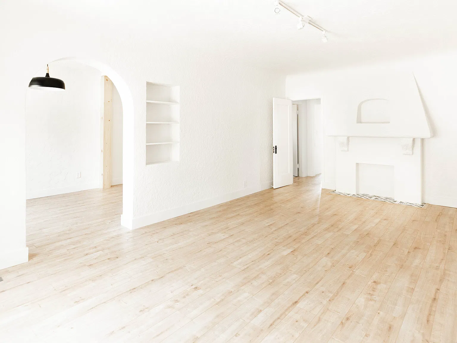 2 bed, 1010 sqft, $3,275 — Photo 1
