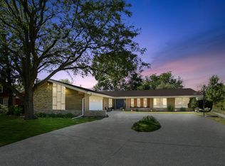 296 Uvedale Rd, Riverside, IL 60546