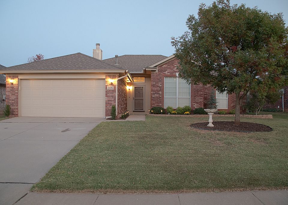 1st image of 205 Mountain Oaks Dr