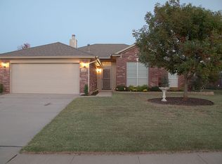205 Mountain Oaks Dr, Norman, OK 73071