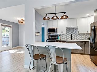 9643 Reeder Pl, Overland Park, KS 66214