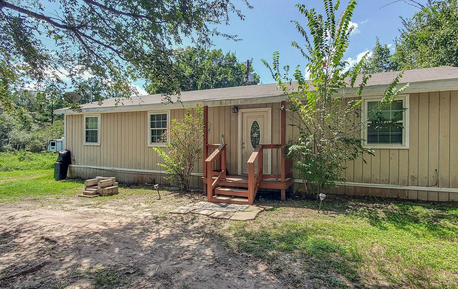 3 bed, 1.0 bath, 996 sqft, $950 — Photo 1