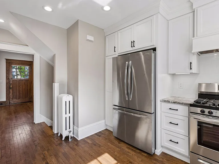 3329 Dupont Ave S — Photo 17
