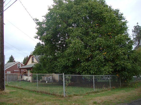 5th image of 8445 Tacoma Ave S