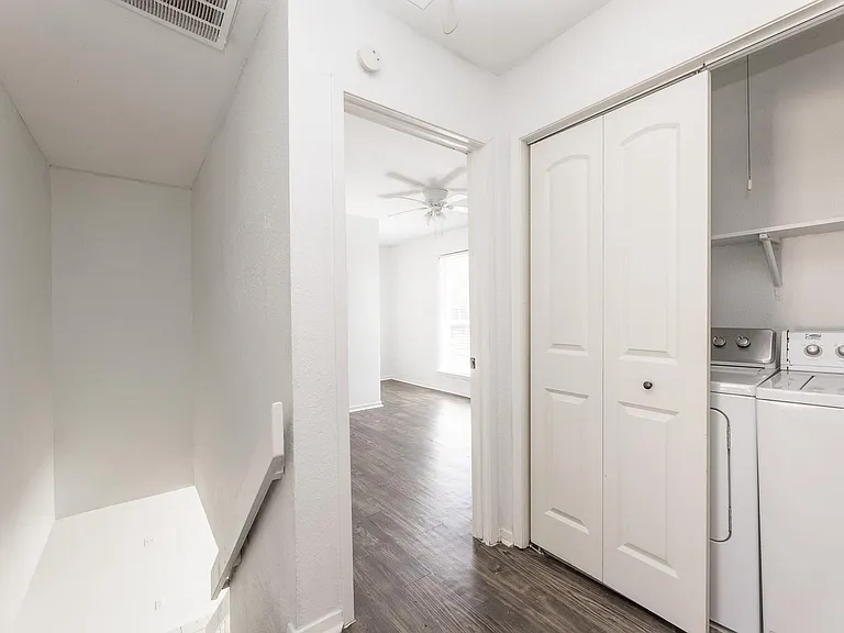 1902 Avenue B — Photo 14
