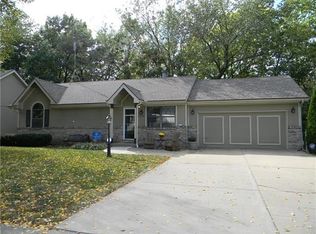 3128 Lakeview Cir, Leavenworth, KS 66048