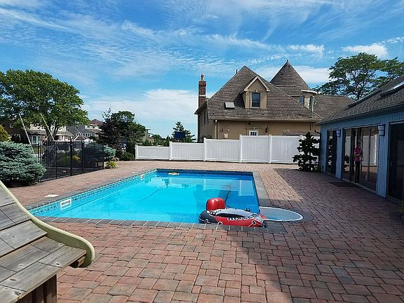 2nd image of 34 Brightwater Pl