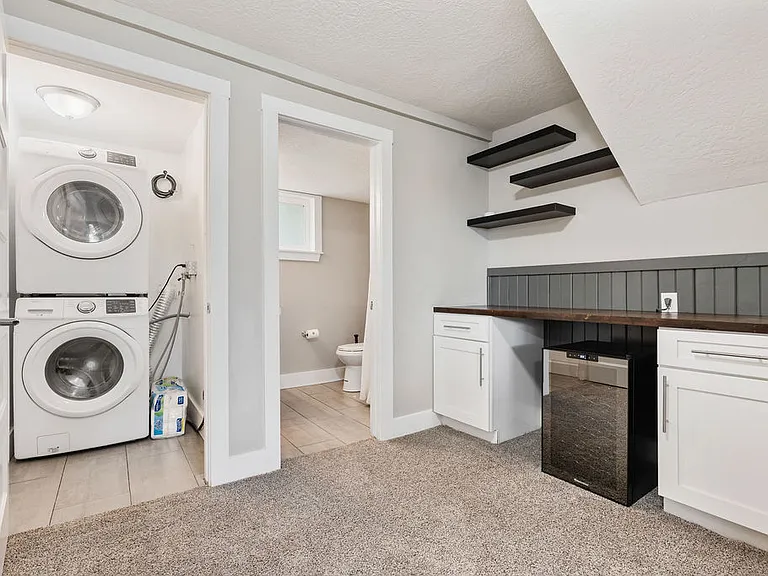 3395 E Larchmont Dr — Photo 35