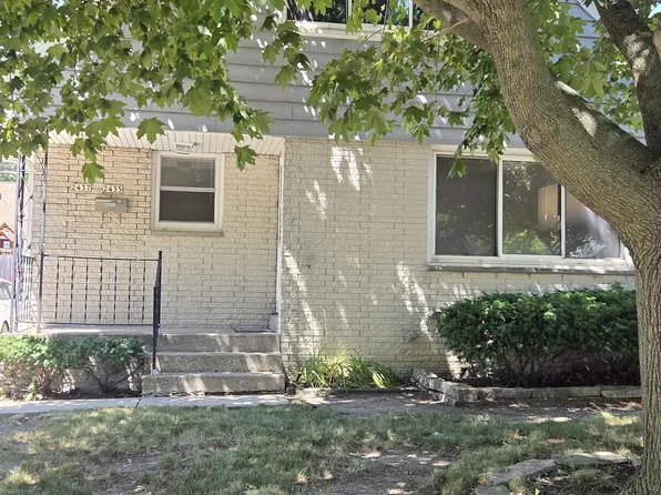2437 S 69th St, West Allis, WI 53219