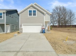 8829 SW 9th Ter, Blue Springs, MO 64064