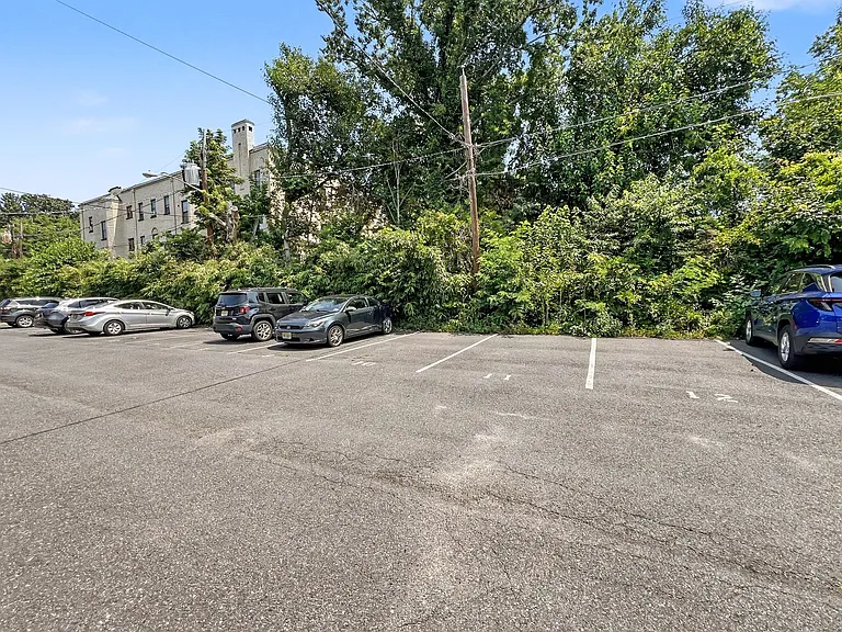 200 E Maple Ave — Photo 53