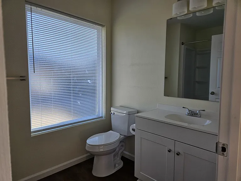 302 N Main St — Photo 14