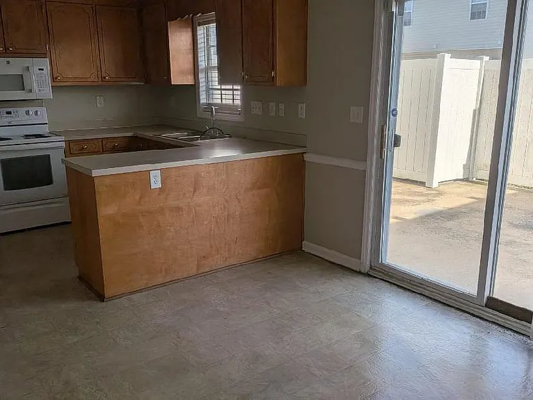 2116 Flagstone Ct #D10 — Photo 4