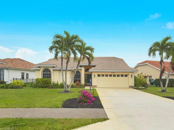 2126 Crown Dr, Naples, FL 34110