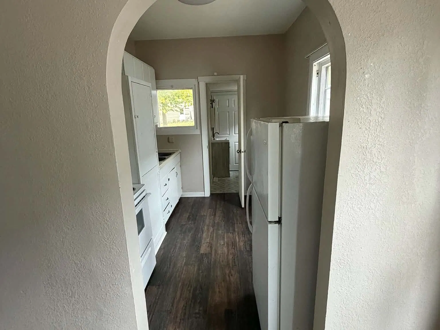 305 North Broadway, Watertown, SD - 307 1/2 — Photo 2