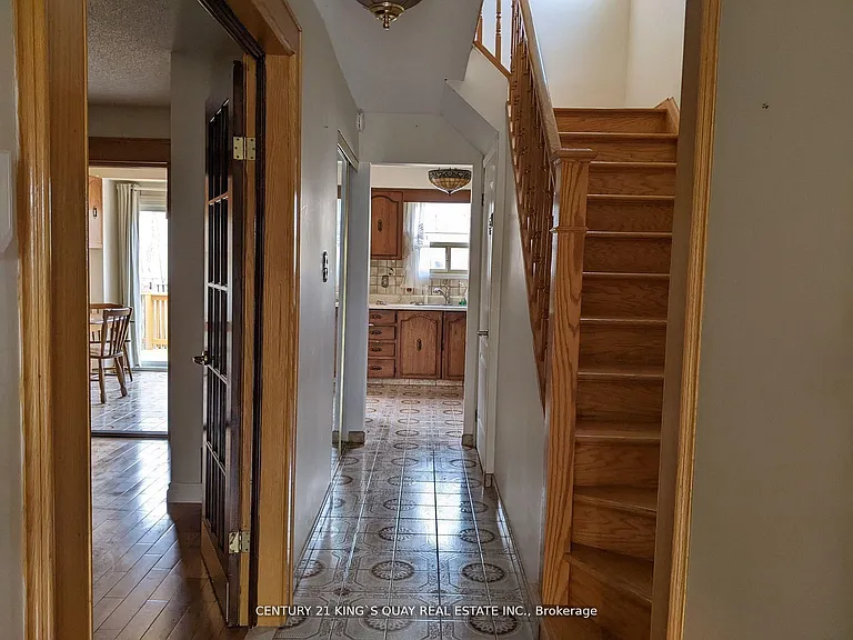 90 Appleby Cres #UL — Photo 4