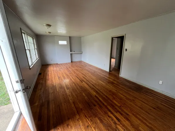 1619 W Sycamore St, Carbondale, IL 62901