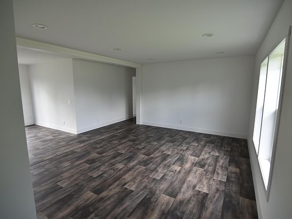 5th image of 319 3rd Ave SW