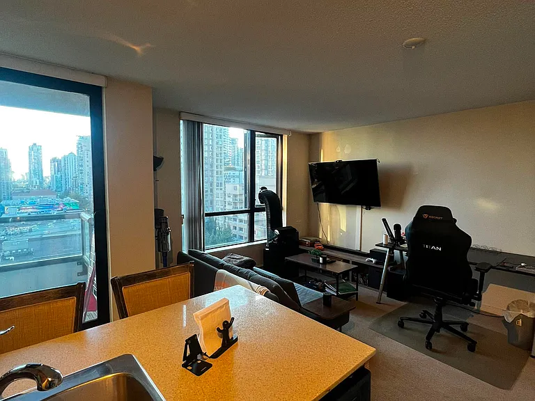 928 Homer St #1209 — Photo 9