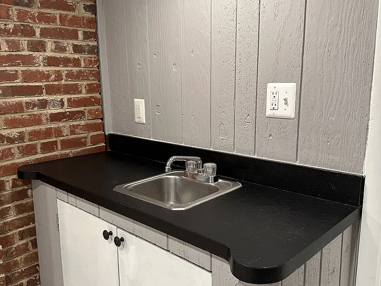 10 N Floyd St — Photo 34