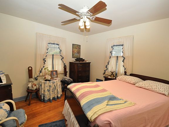 5th image of 12 Belleview Ter