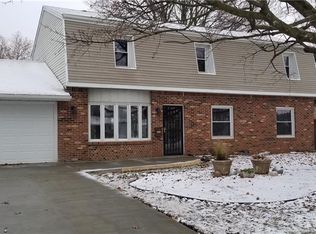 1404 Eastfield Dr, Maumee, OH 43537
