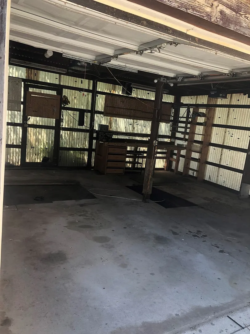 Rare 1 bedroom home with 2 car garage available NOW — Photo 2