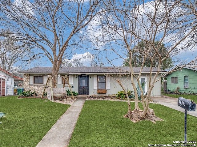 1st image of 2526 Waterford Dr