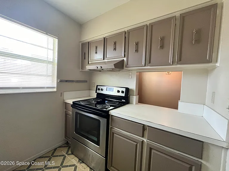 2221 N Pineapple Ave #2 — Photo 5