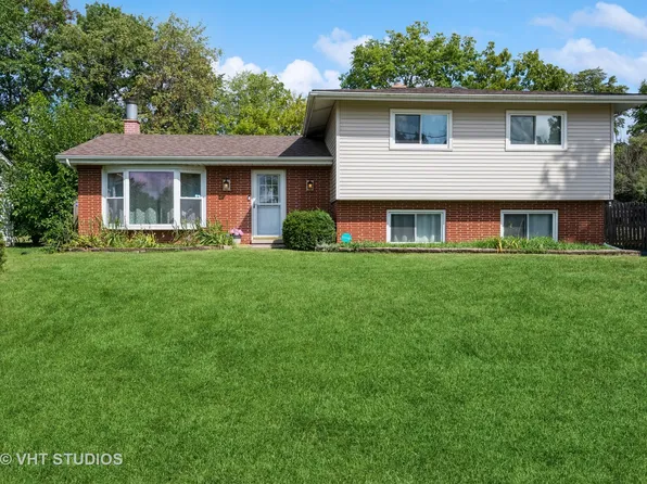 1710 Hazelwood Dr, Lindenhurst, IL 60046