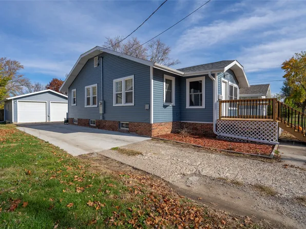 908 S 5th Ave E, Newton, IA 50208